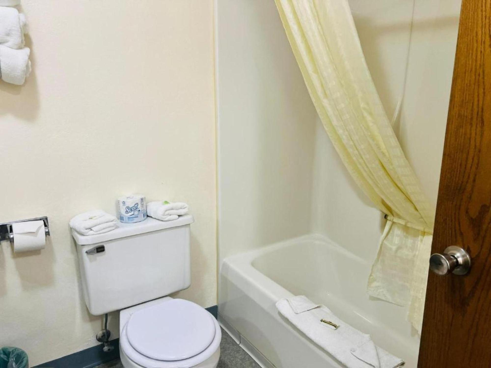 Fort Atkinson Villa Inn Motel Near Hwy 12 Wi Capital O מראה חיצוני תמונה